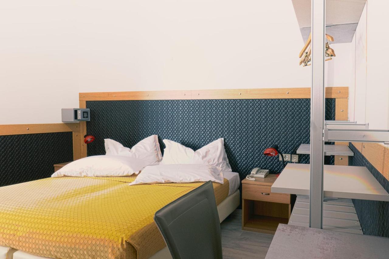 Hotel Doria Nago Екстериор снимка