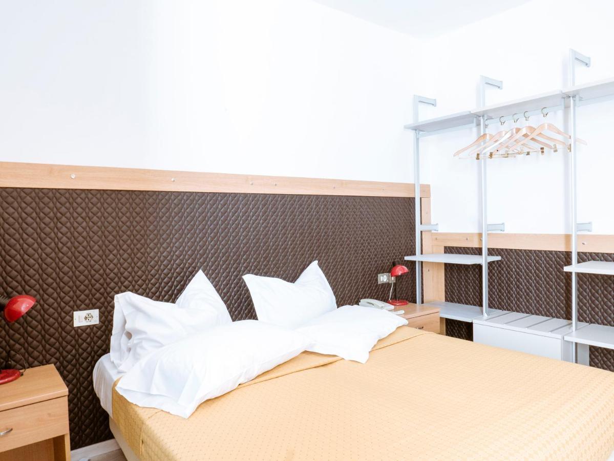 Hotel Doria Nago Екстериор снимка