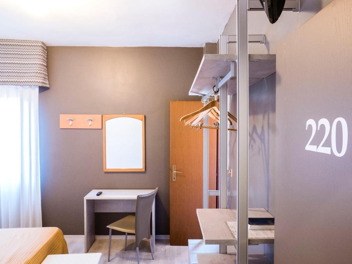 Hotel Doria Nago Екстериор снимка