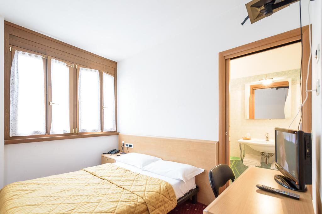 Hotel Doria Nago Екстериор снимка